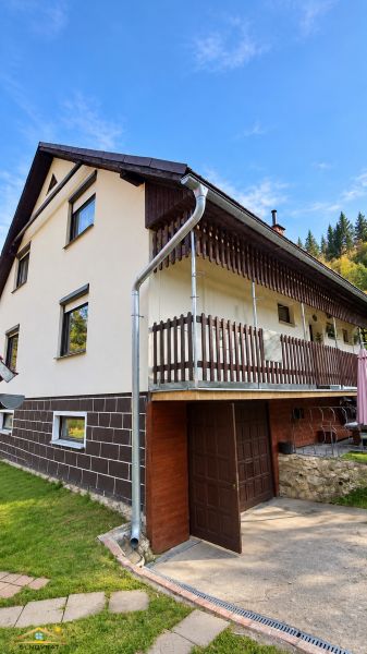makov-potok-rodinny-dom-garaz-a-balkon.jpg
